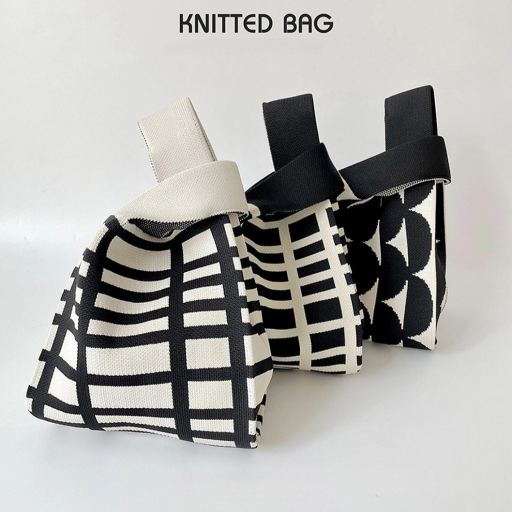 754 20 Fabulous Black  Cream Knitted Bag
